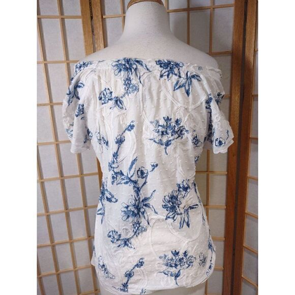 Lemon Grass Sm Embroidered Top - Picture 16 of 16